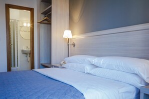 Double or Twin Room | Down comforters, desk, blackout drapes, soundproofing - Twelve Hotel (Moncalieri)