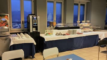 Free daily buffet breakfast