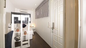 Classic Double Room | Minibar, in-room safe, desk, soundproofing - Mai Charming Hotel & Spa (Hanoi)