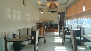 Se sirven desayunos y cocina local