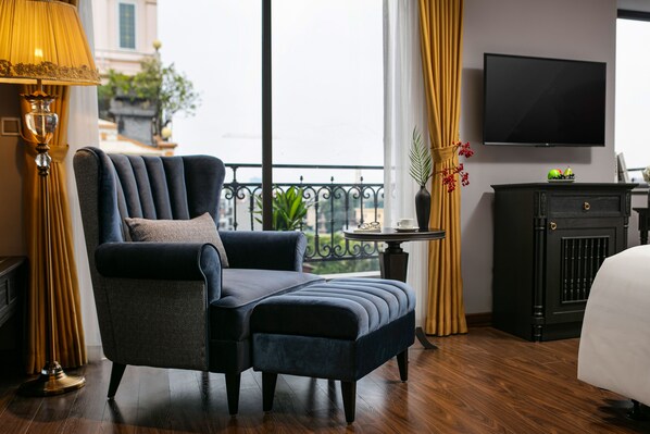 Habitación doble ejecutiva, 1 cama King size, vista a la ciudad | Minibar, caja de seguridad en la habitación y escritorio 