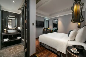 Superior Twin kamer | Een minibar, een kluis op de kamer, een bureau, geluiddichte muren