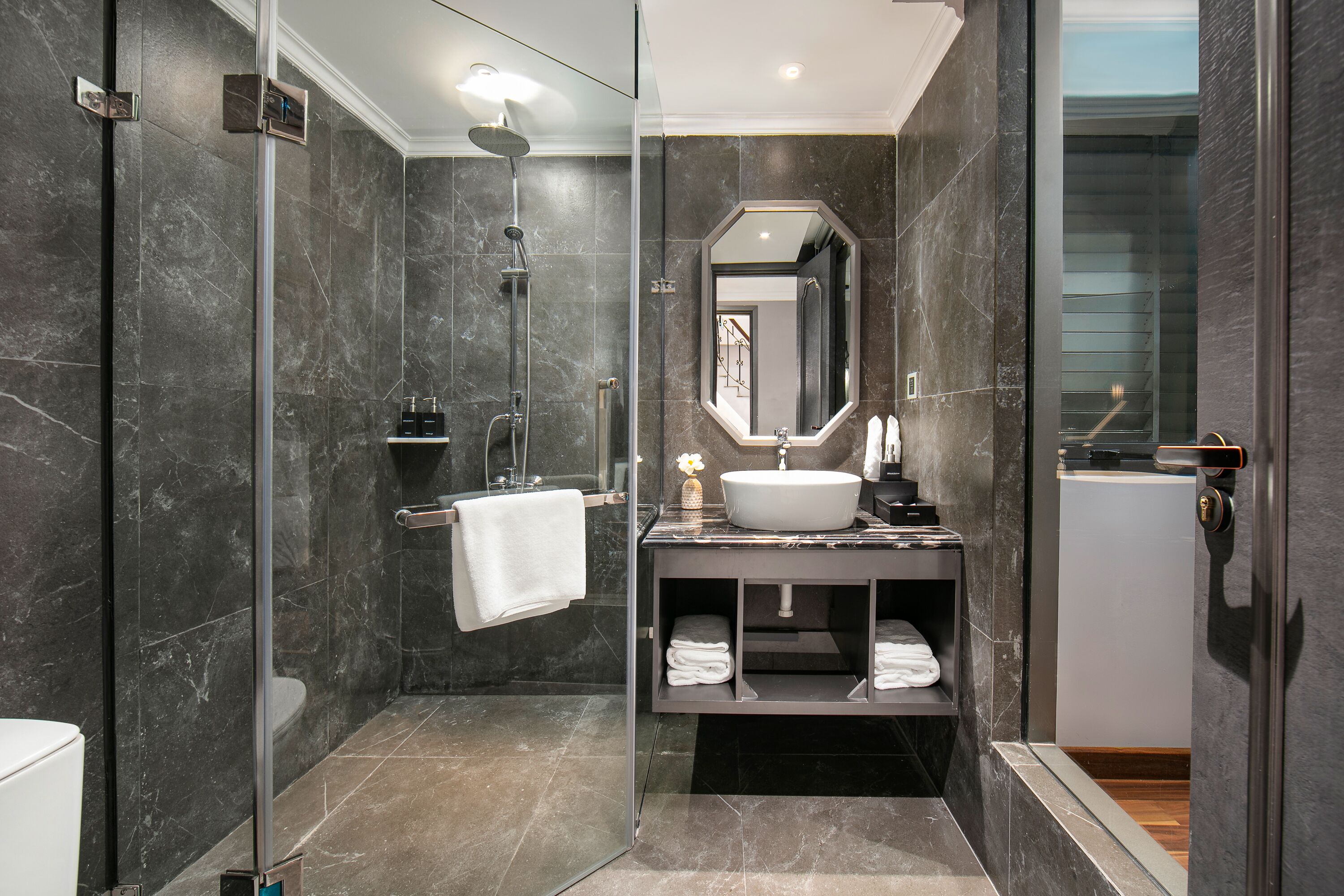 superior double or twin room | 1 bedroom, minibar, in-room safe, desk