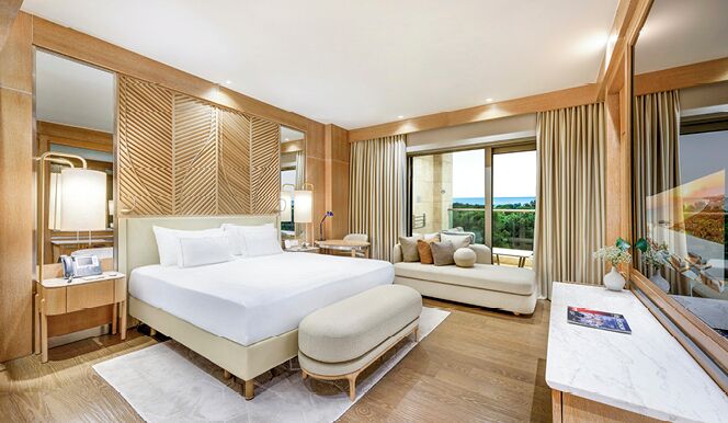 Jade Senior Room | Premium bedding, minibar, in-room safe, desk