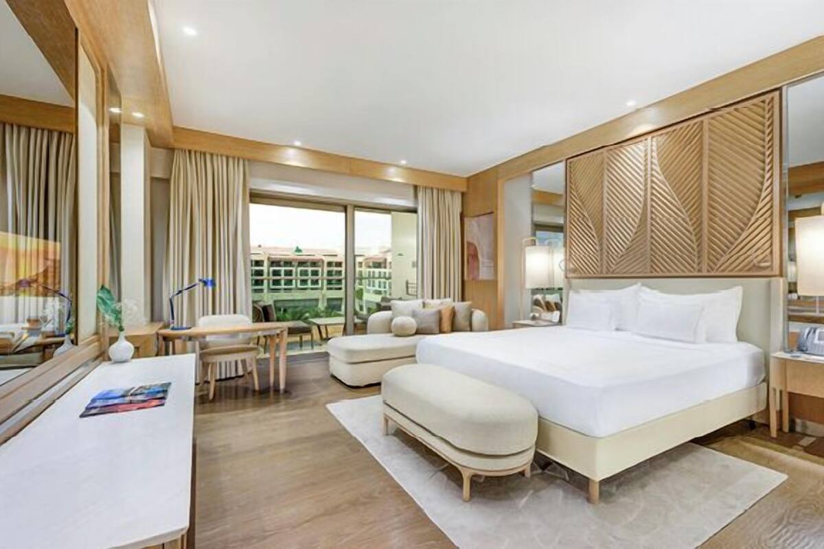 Jade Room Partial Sea View | Premium bedding, minibar, in-room safe, desk
