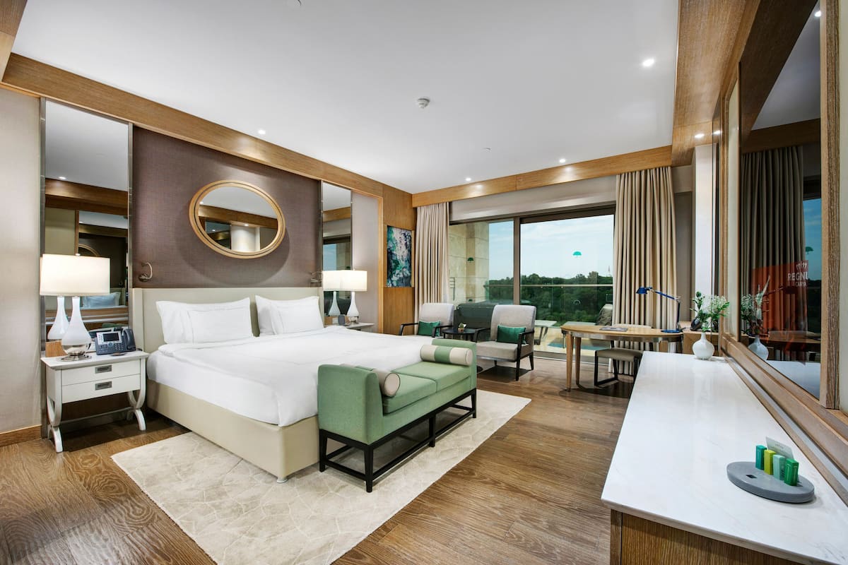 Premium bedding, minibar, in-room safe, desk