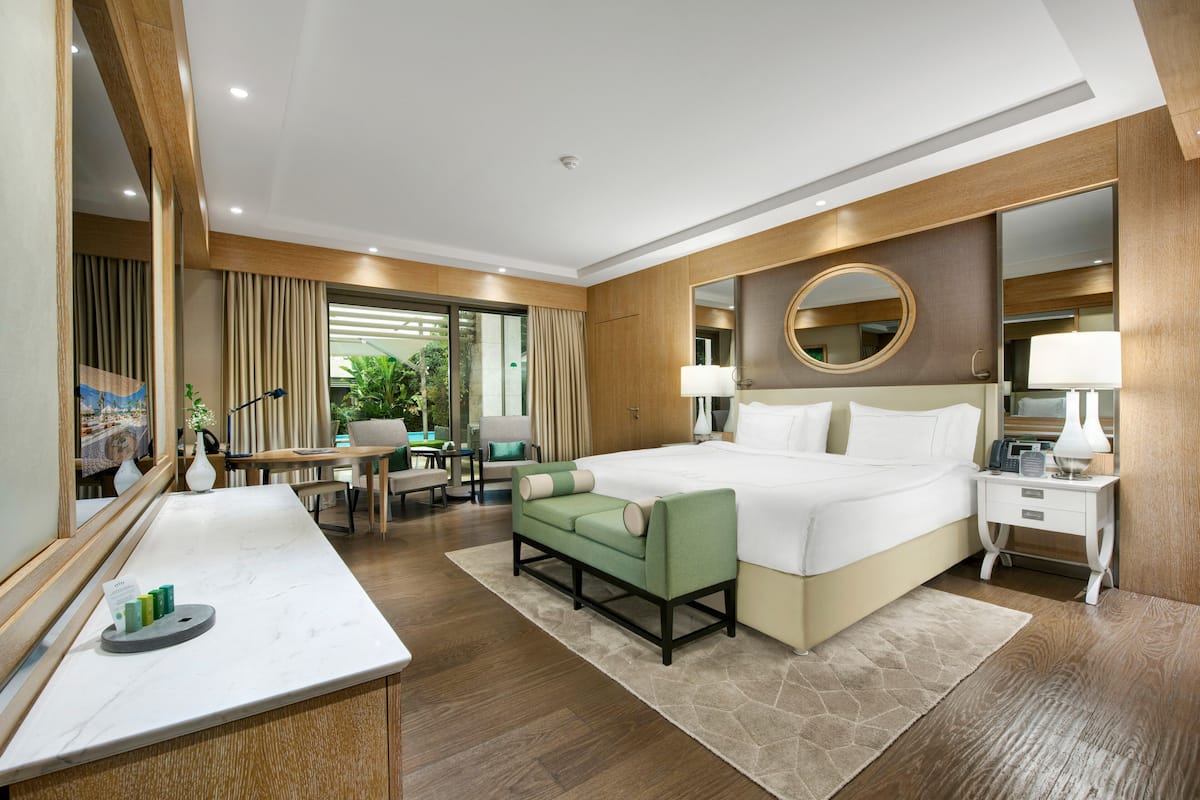 Premium bedding, minibar, in-room safe, desk