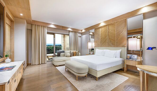 Jade Junior Room | Premium bedding, minibar, in-room safe, desk