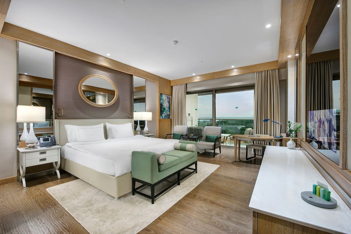 Premium bedding, minibar, in-room safe, desk
