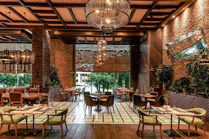 15 restaurants, dinner served, Turkish cuisine