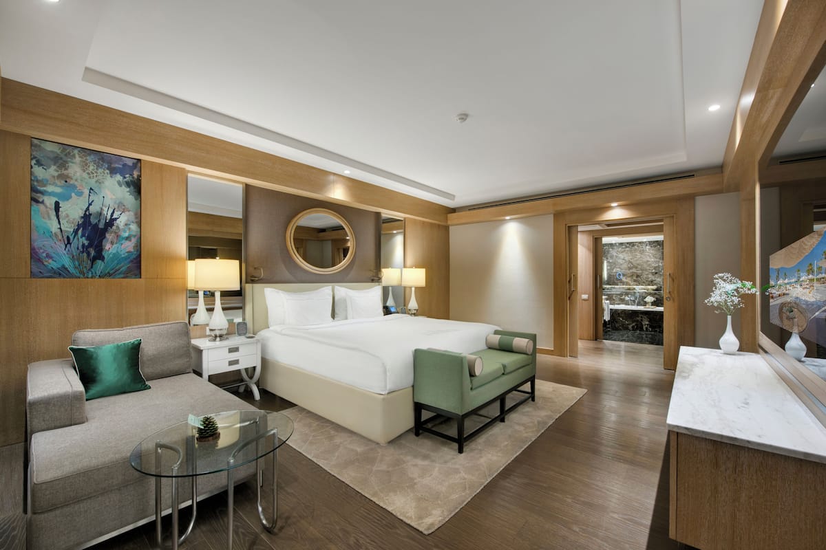 Premium bedding, minibar, in-room safe, desk