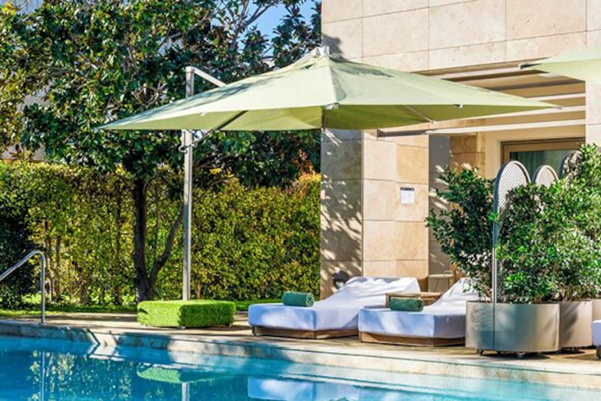 Pearl Pool Room | Terrace/patio