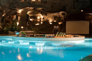 16 barer/lounger og 3 bassengbarer