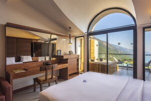 Minibar, caja de seguridad en la habitación y wifi gratis 