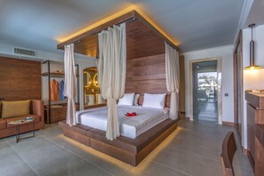 Luxury Suites with Private Pool | มินิบาร์, ตู้นิรภัยในห้องพัก, Wi-Fi ฟรี, ทางสำหรับรถเข็น