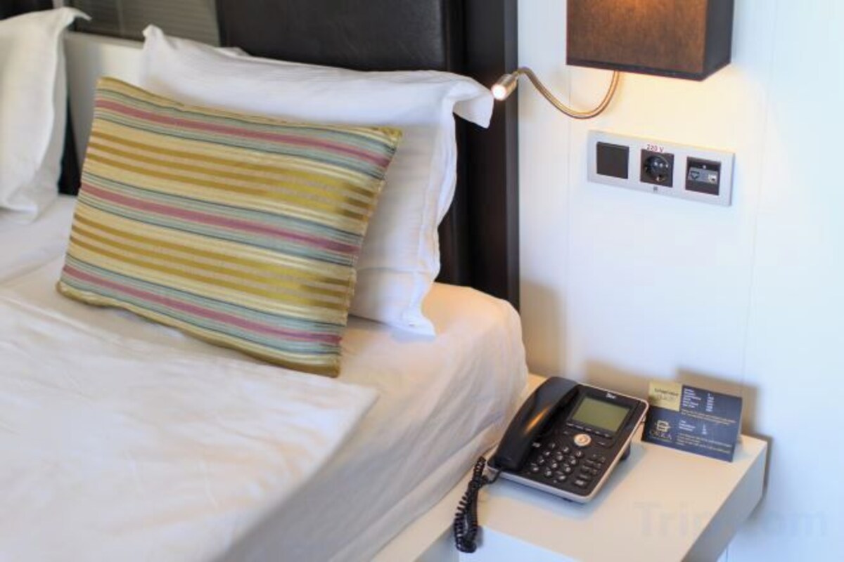 Minibar, in-room safe, WiFi (free)