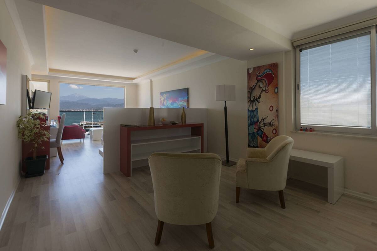 deluxe room with jacuzzi | 1 bedroom, premium bedding, down duvets, minibar