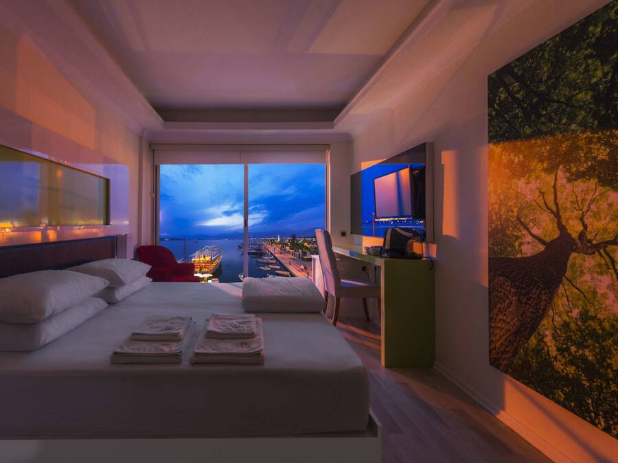 Superior Room, Sea View | Premium bedding, down duvets, minibar, in-room safe