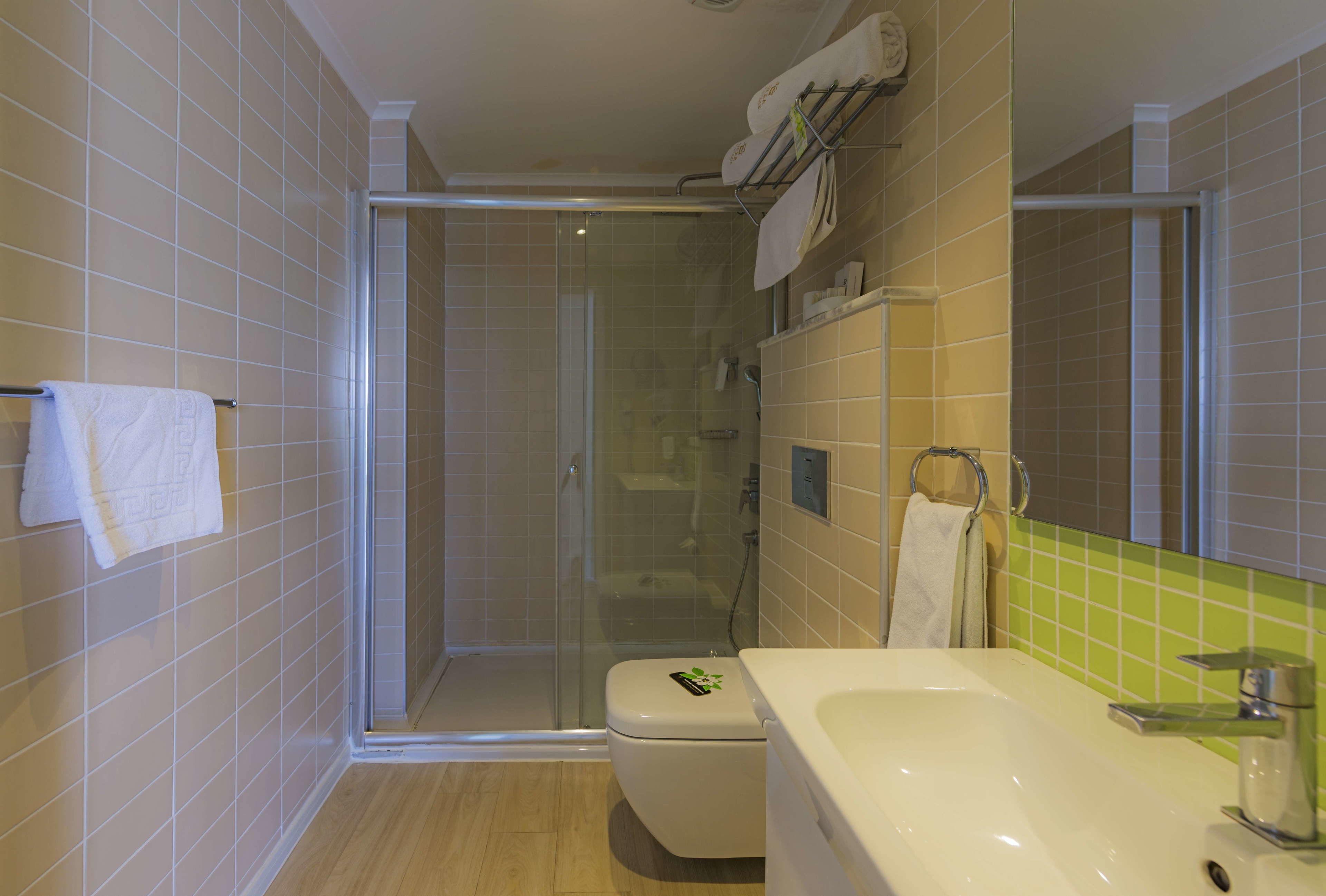 1 bedroom, premium bedding, down duvets, minibar