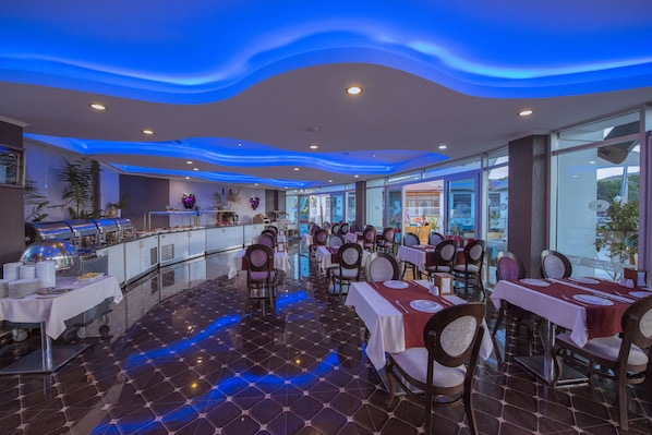 3 restaurants, spécialités Cuisine internationale