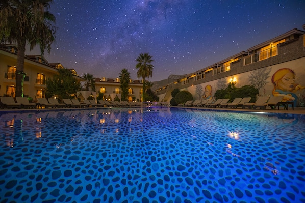 Outdoor pool, pool loungers