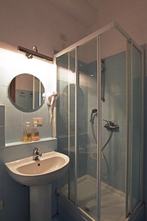 Standard Double Room | Bathroom | Shower, hair dryer, towels - B&B Sant'Agostino (Milan)
