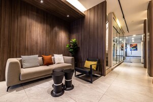 Siddeområde i lobbyen