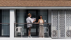 Balcony - Citrus Patong Hotel by Compass Hospitality (Patong)