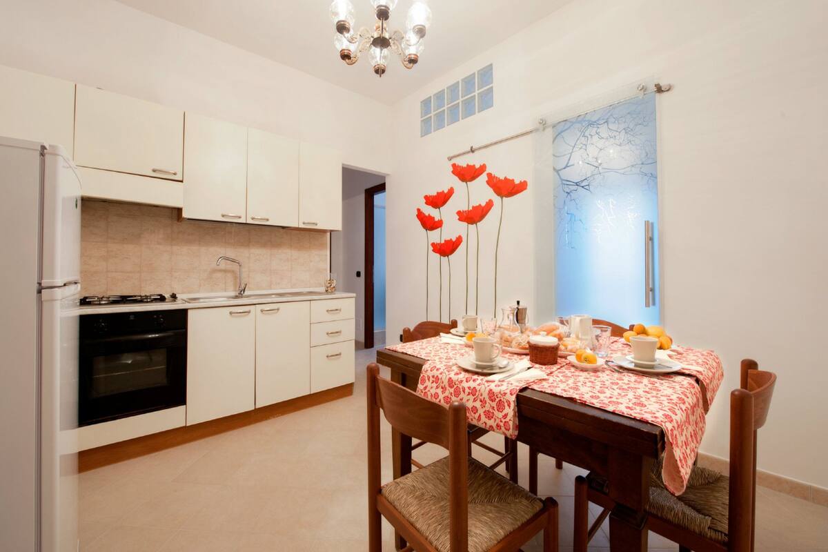 Deluxe Apartment, 2 Bedrooms | In-room dining