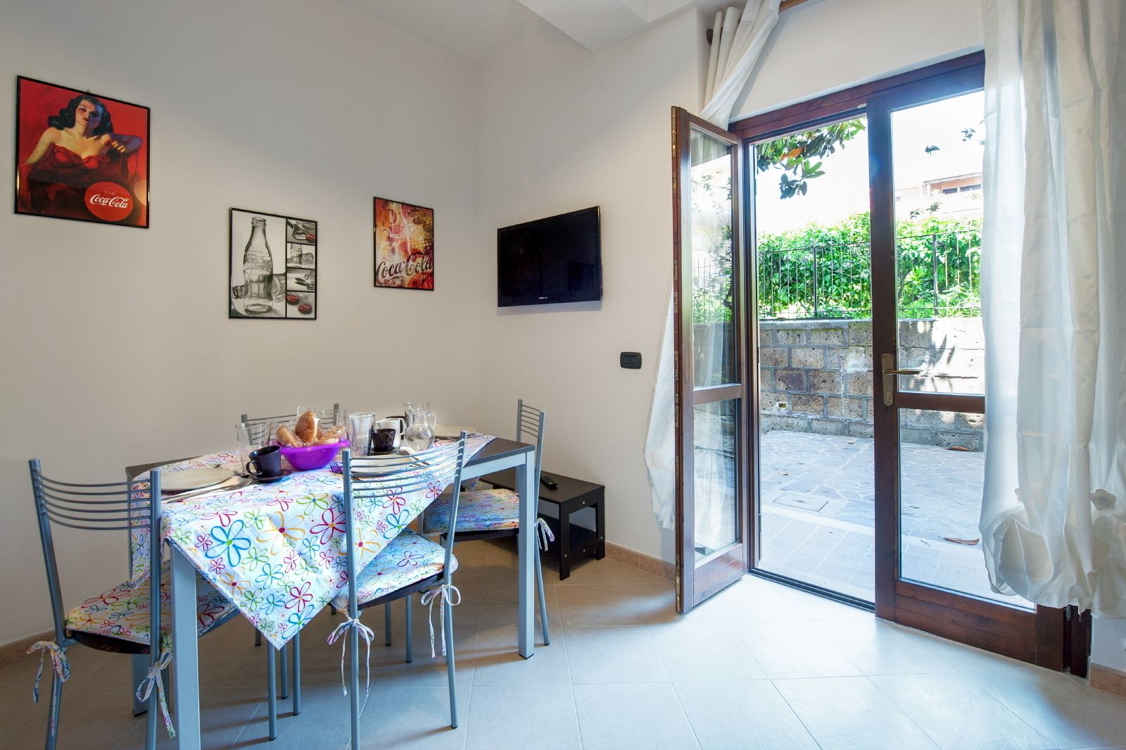 Classic Apartment, 1 Bedroom | In-room dining