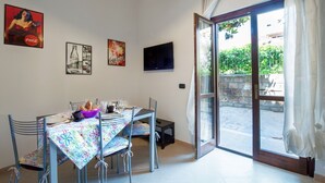 Appartement Classique, 1 chambre | Restauration dans la chambre