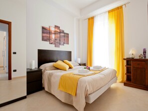 Apartamento luxo, 2 quartos | Individualmente mobiliados, Wi-Fi de cortesia