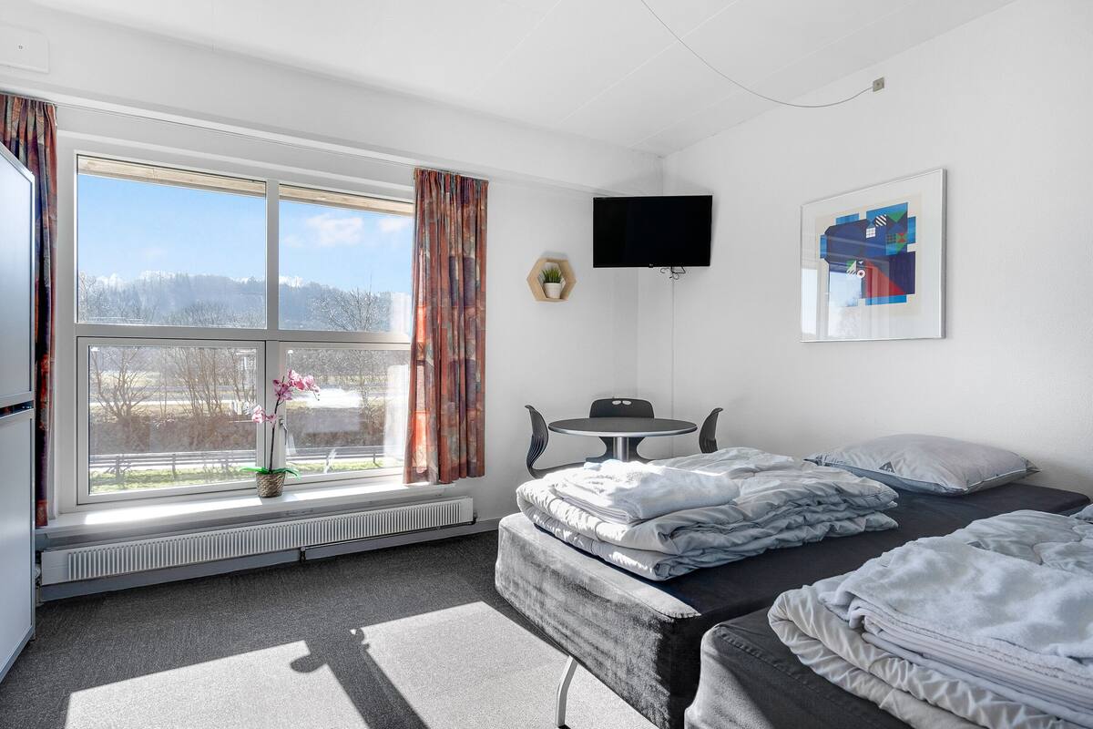 Blackout drapes, WiFi (free), bed sheets