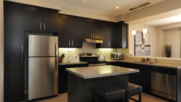 Private kitchen - Boardwalk Homes - Executive Guest Rooms & Townhomes (Kitchener)