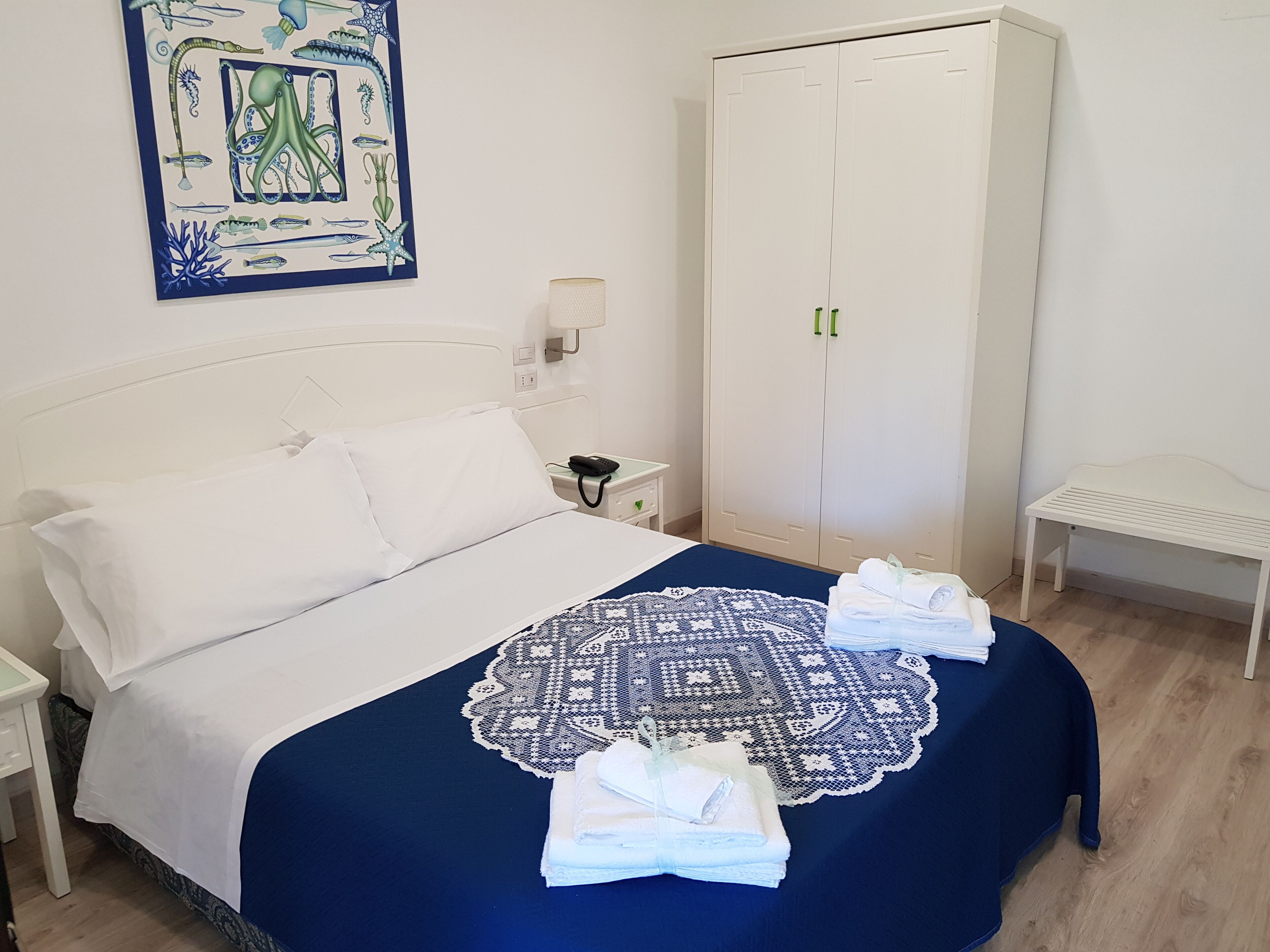 Minibar, in-room safe, desk, free WiFi