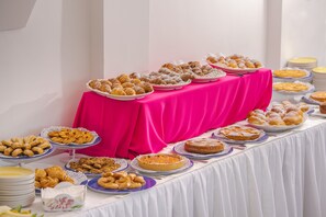Colazione a buffet inclusa, servita tutte le mattine 