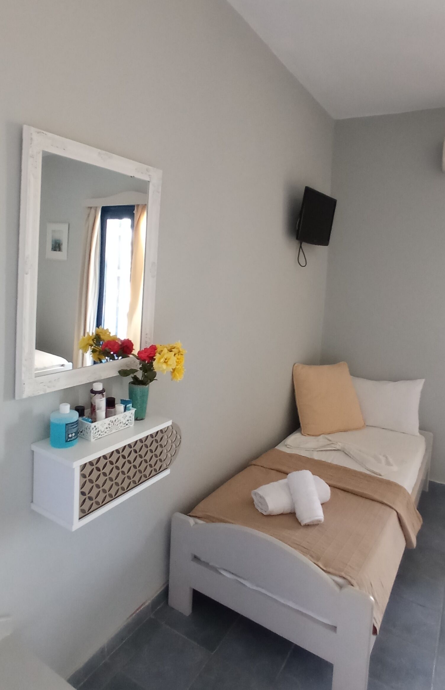 comfort triple room, mountain view | hypo-allergenic bedding, in-room safe, individually decorated