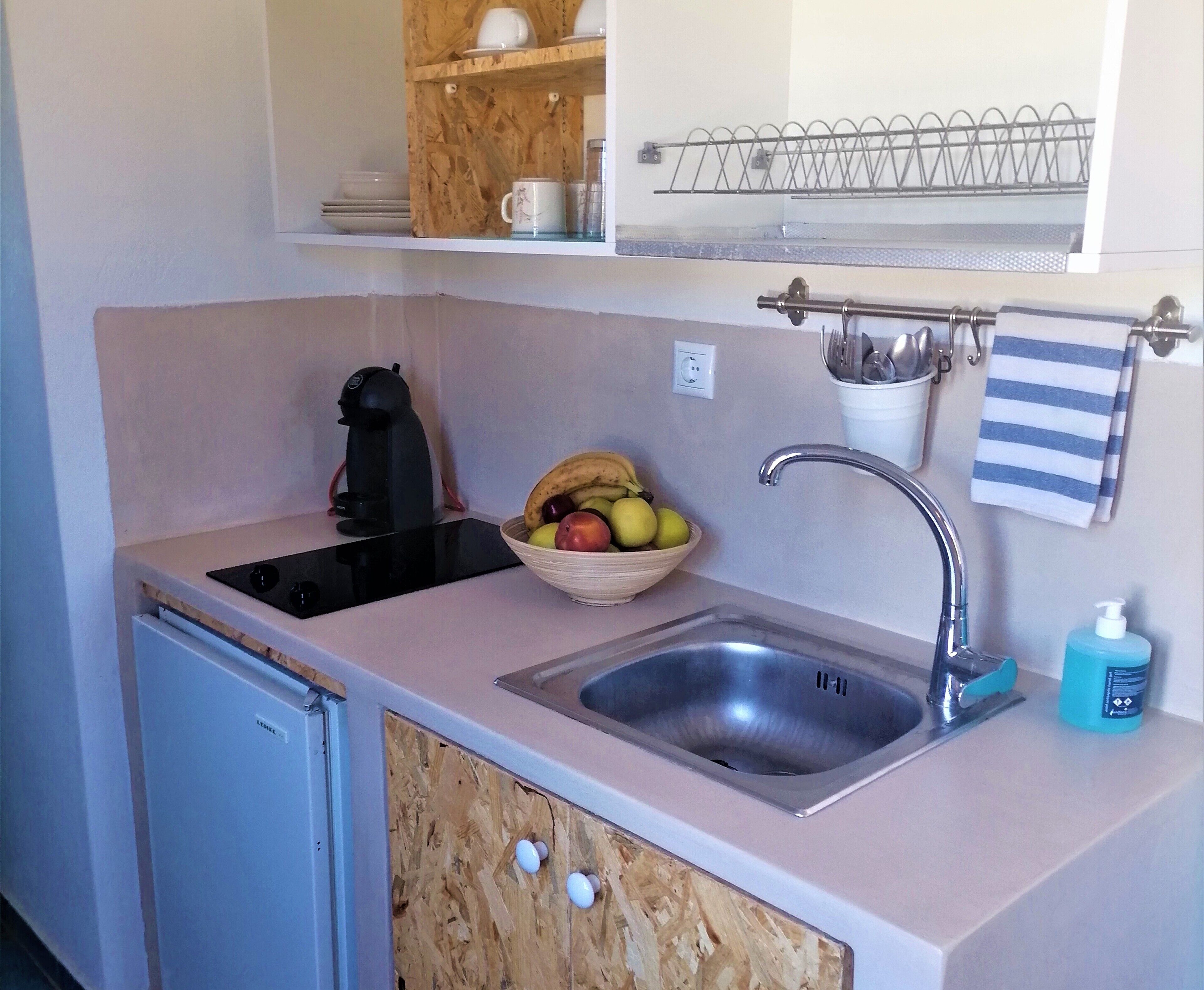 family apartment, 2 bedrooms, garden area | private kitchenette | fridge, stovetop, coffee/tea maker, electric kettle