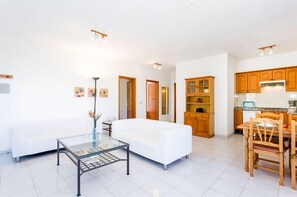 Apartment, 2 Bedrooms | Living area