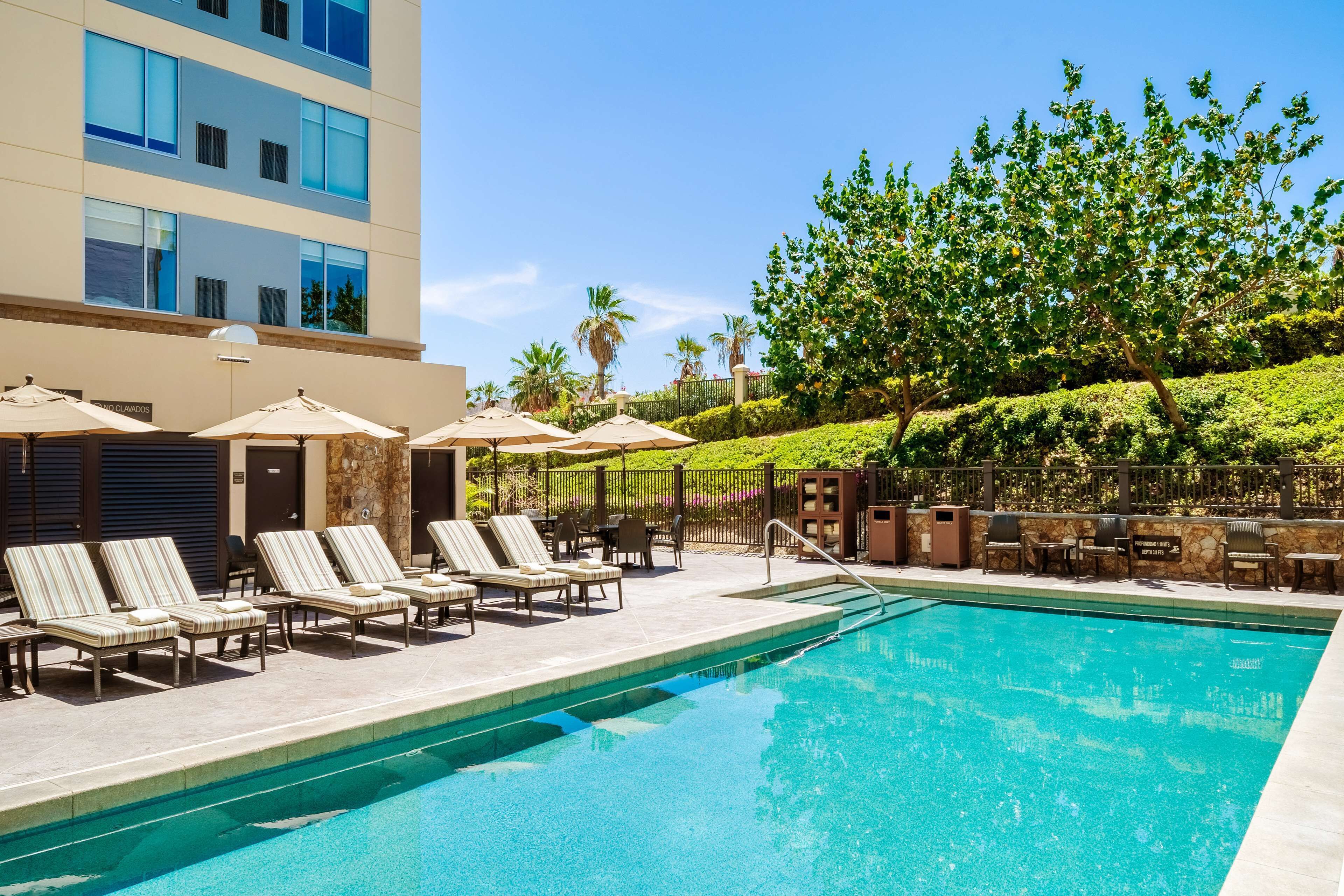 Hồ bơi ngoài trời, mở cửa từ 7:30 đến 22:00, dù/ô trên bãi biển/hồ bơi 