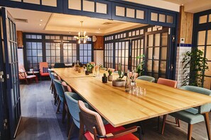 Lunch and dinner served - The Corner London City (London)