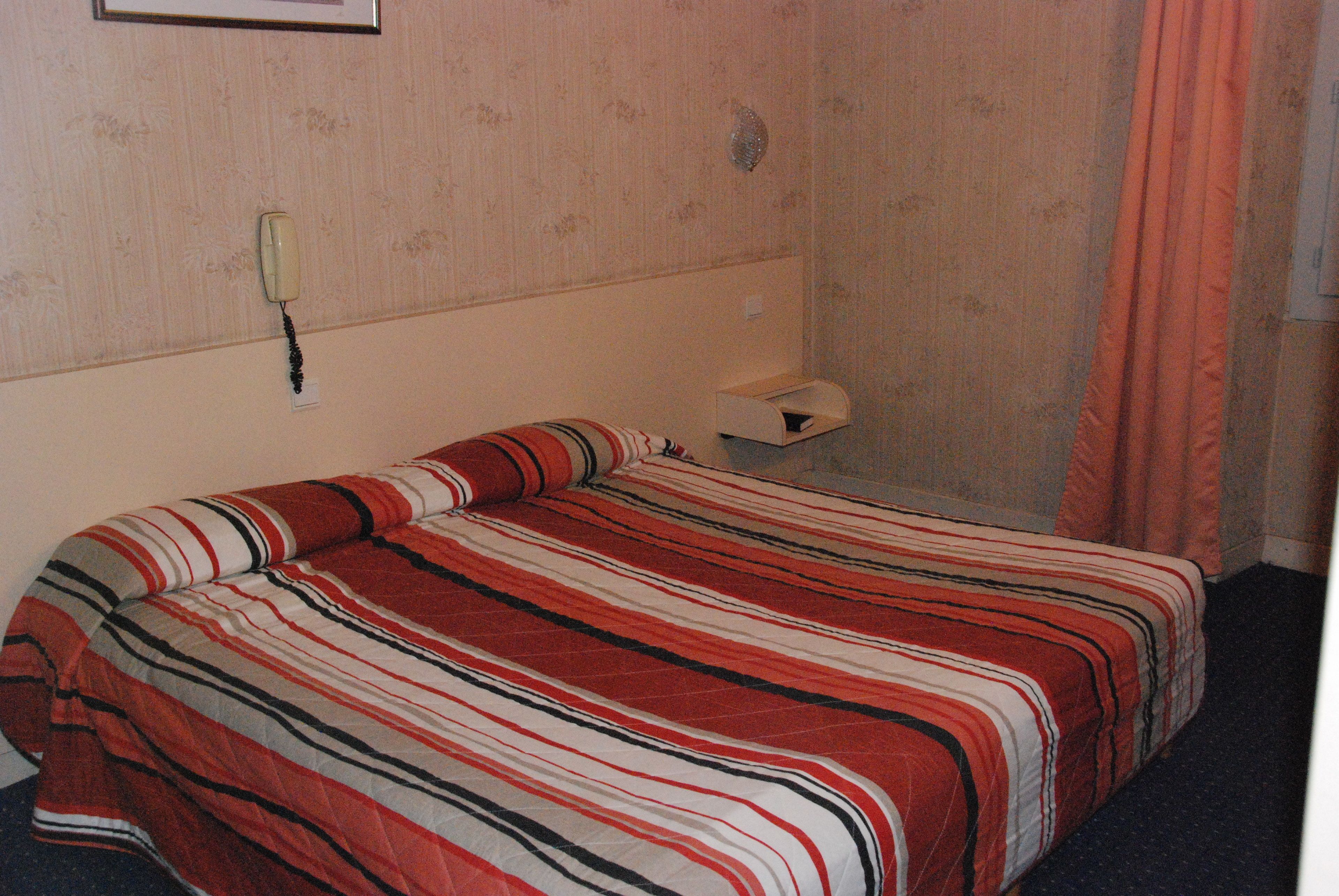 basic double room | desk, soundproofing, free wifi