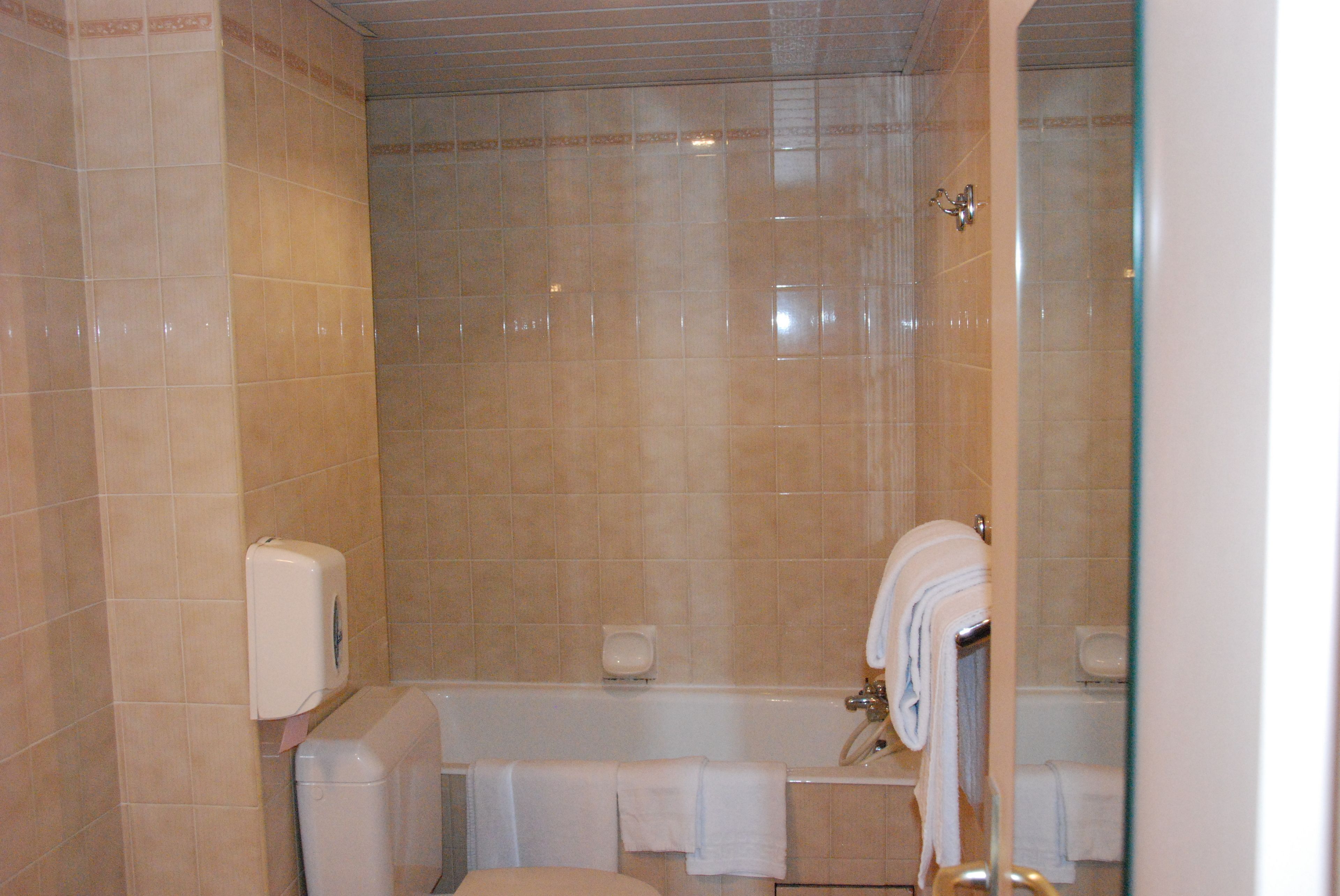 basic quadruple room | bathroom | shower, free toiletries, hair dryer, bidet