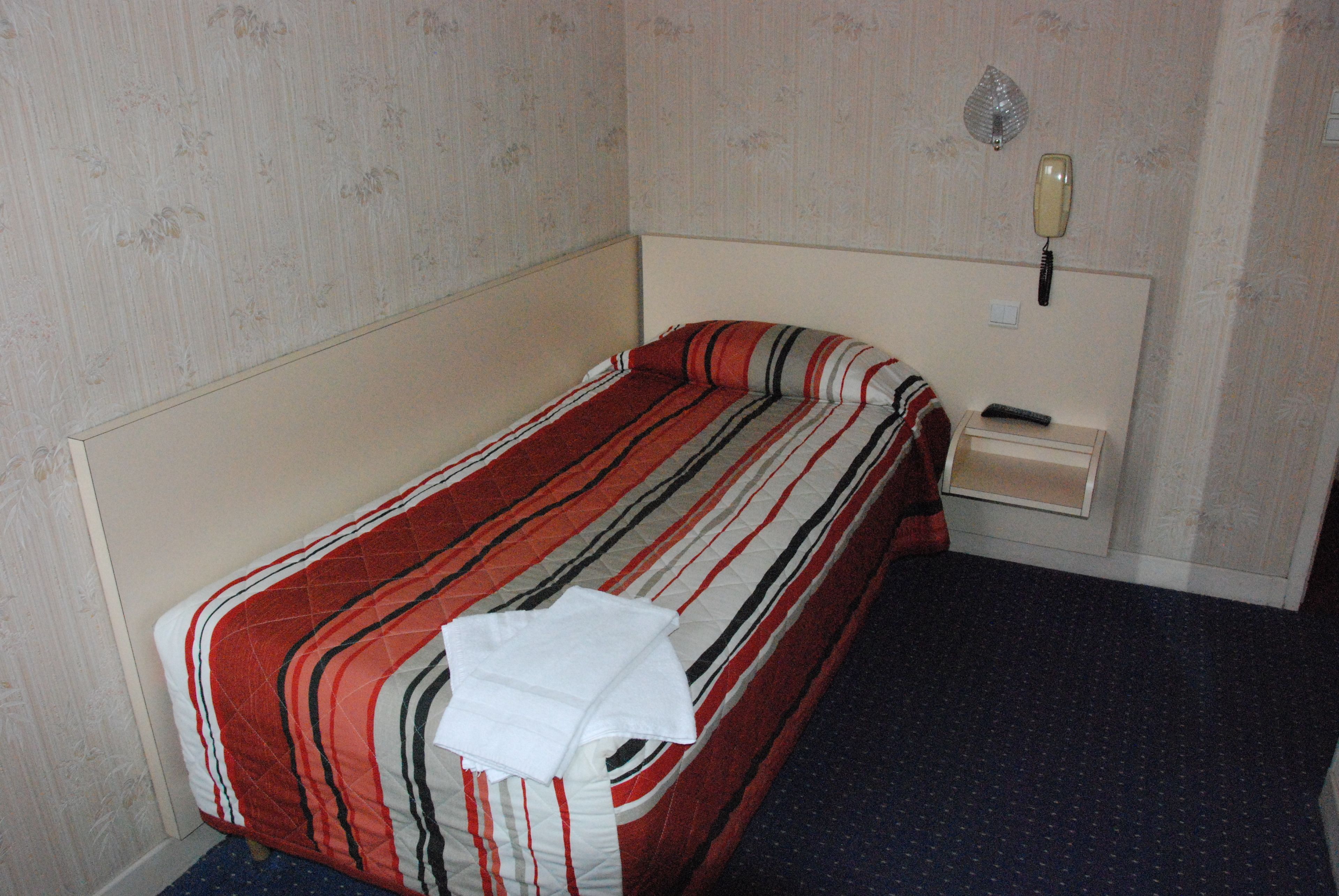 single room | desk, soundproofing, free wifi