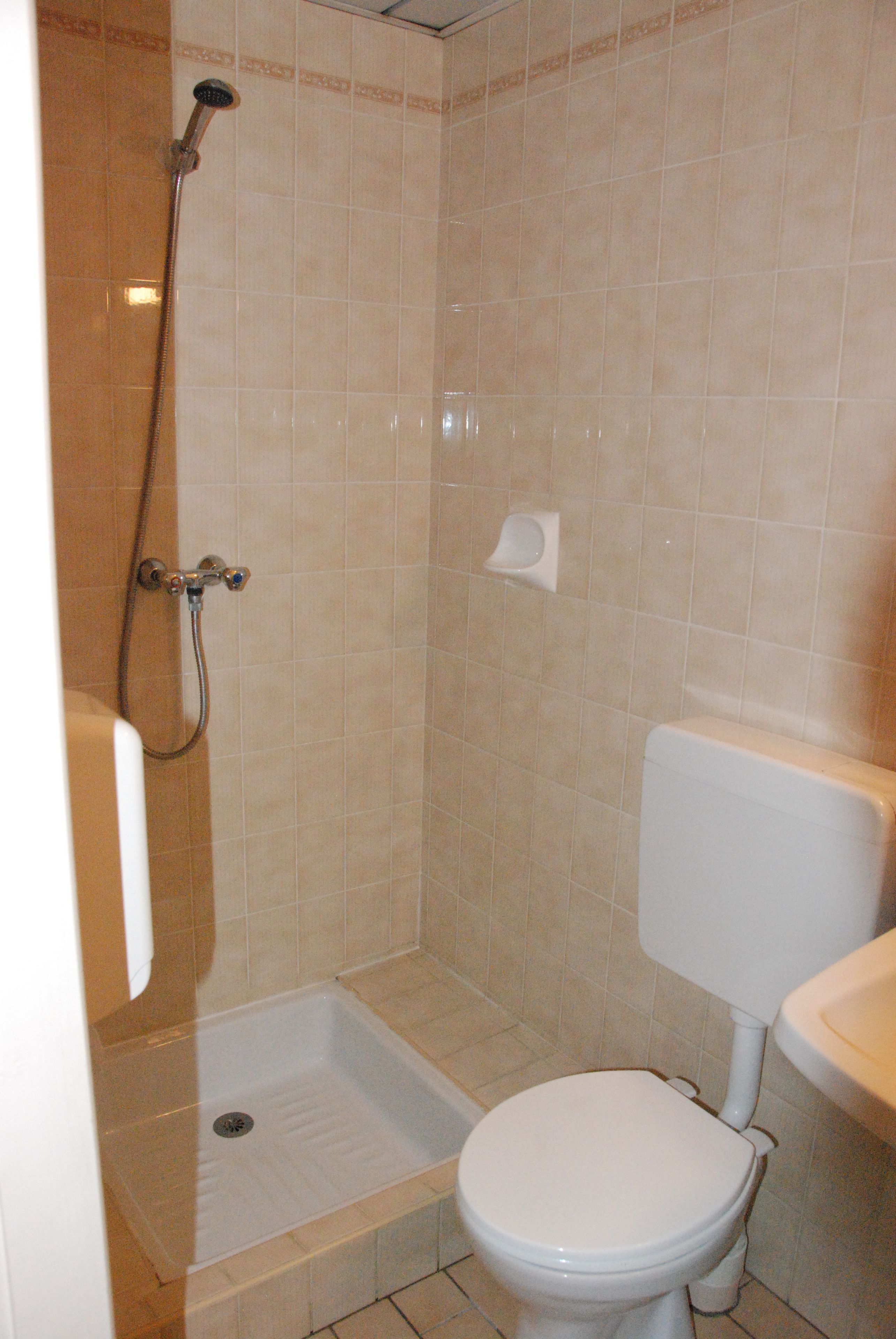 single room | bathroom | shower, free toiletries, hair dryer, bidet