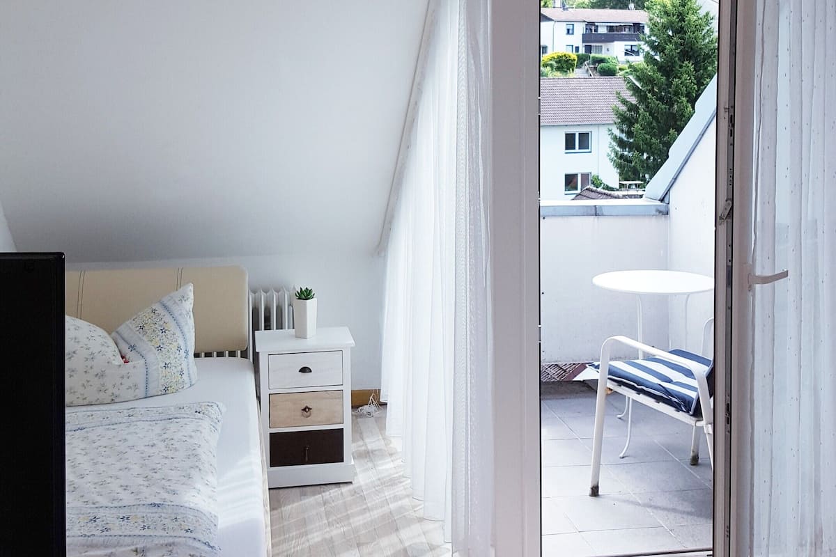 Einzelzimmer | Schreibtisch, schallisolierte Zimmer, kostenloses WLAN, Bettwäsche
