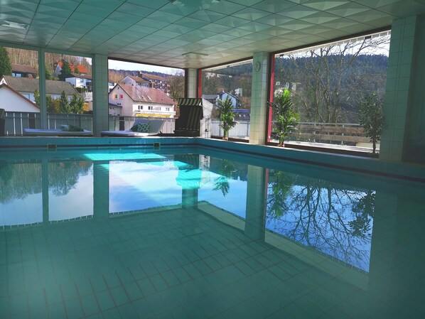 Indoor pool, pool loungers