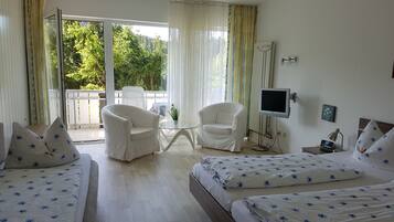 Schreibtisch, schallisolierte Zimmer, kostenloses WLAN, Bettwäsche