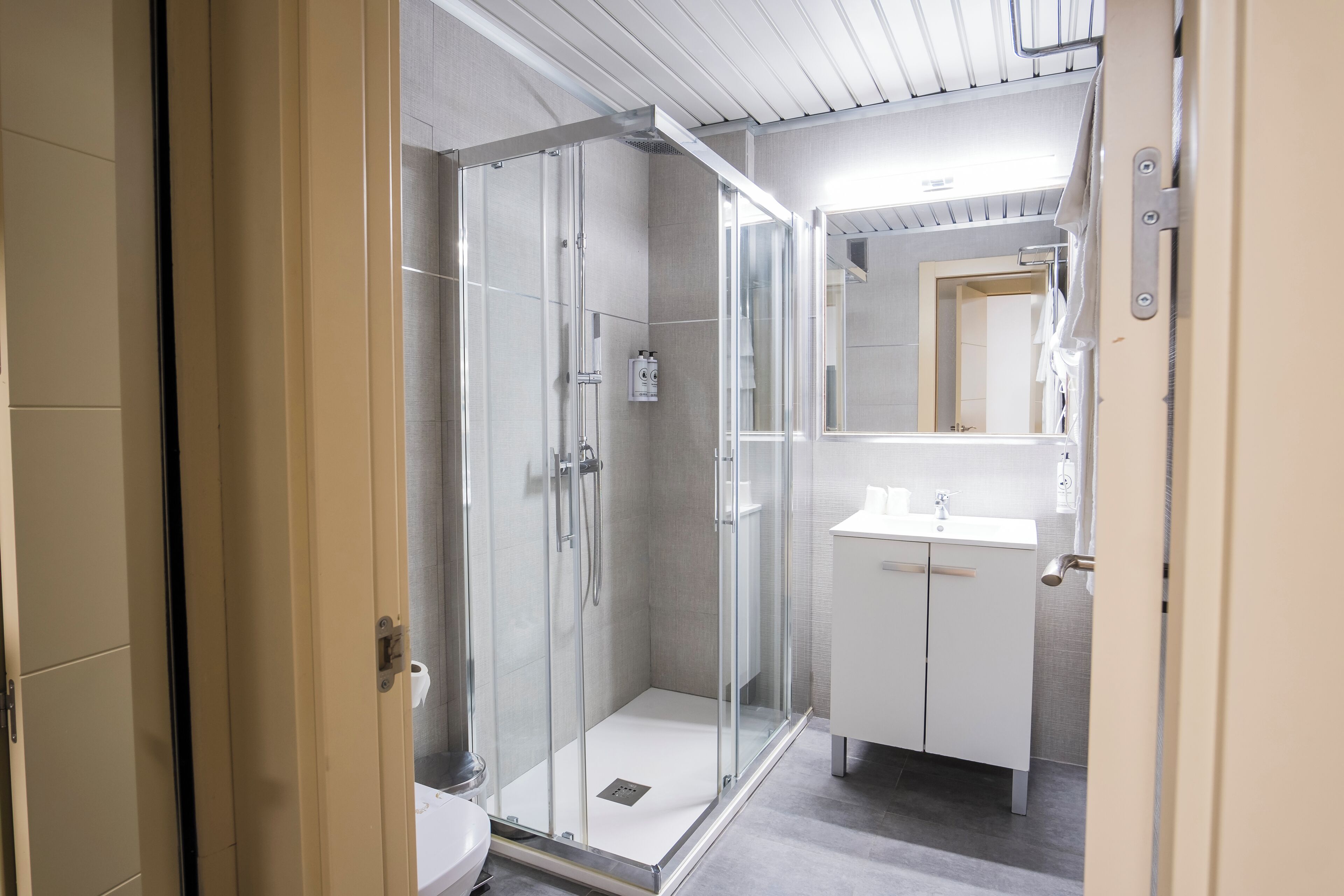 Studio Standar | Kamar mandi