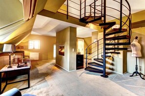 高級寢具、獨特設計、獨特裝修、書桌